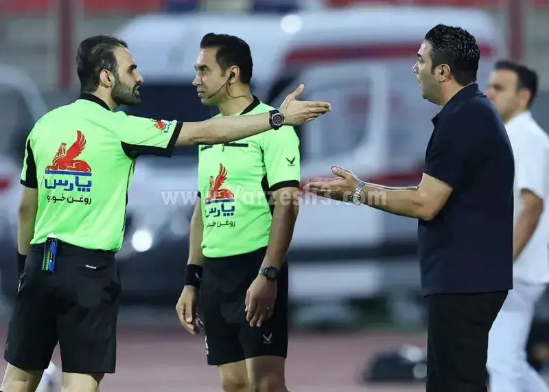 نیکونام در بازی با پرسپولیس، لبخند خاصی بر چهره دارد