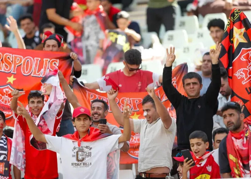 حضور پرشور هواداران در ورزشگاه نقش جهان پیش از دربی پرسپولیس و استقلال