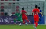 مهار سردار آزمون توسط حبیب فرعباسی در دیدار استقلال و شباب الاهلی