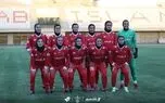 باشگاه پرسپولیس تصاویر تیم فوتبال زنان خود را در ورودی ورزشگاه کاظمی نصب کرد